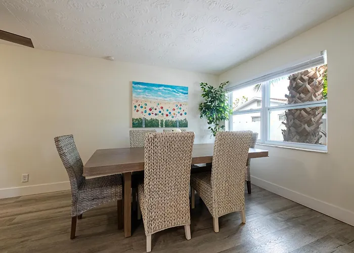 Apartment 2bd 2ba Sunview 1 2mins To Beachpool! *