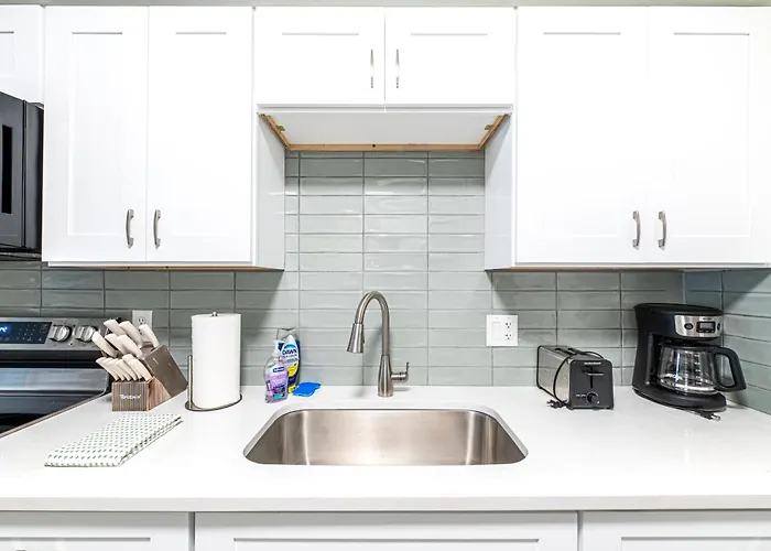 Apartment 2bd 2ba Sunview 1 2mins To Beachpool! *